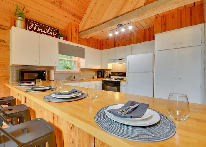 Serene Fancy Gap Cabin Retreat In Private Setting!